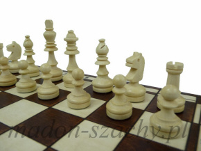 marmorista veistetyt shakkinappulat, magneetti, turnausvalmistaja Puola